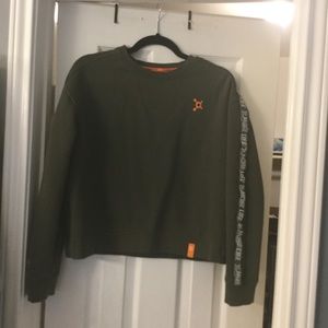 Orangetheory Rare crop sweatshirt M